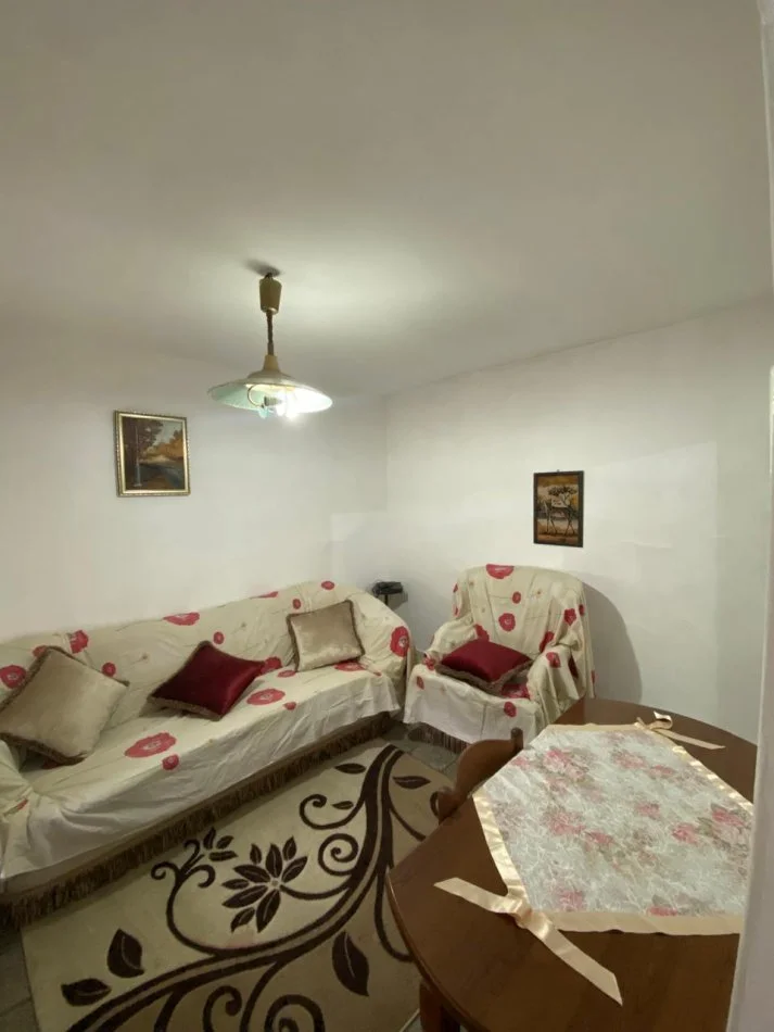 Tirane, jap me qera apartament 1+1+Ballkon Kati 3, 50 m² 400 € (spiro cipi)