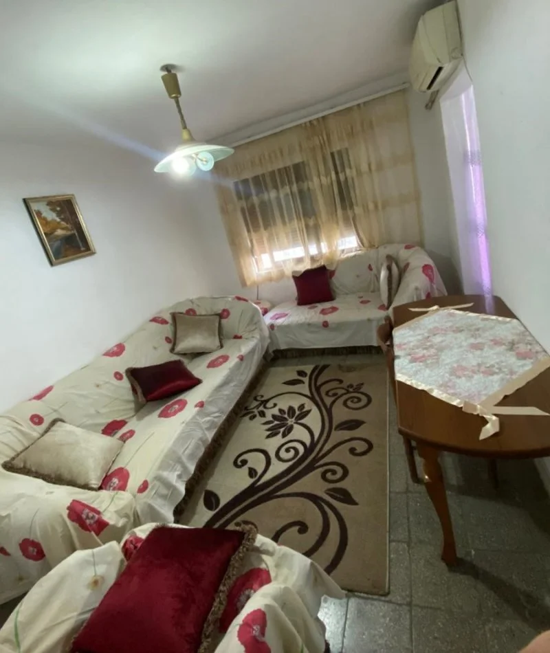 Tirane, jap me qera apartament 1+1+Ballkon Kati 3, 50 m² 400 € (afer shkolles bashkuar)