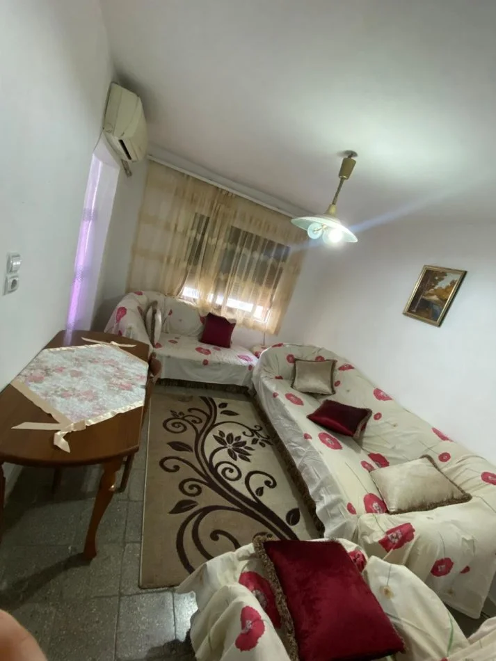 Tirane, jepet me qera apartament 1+1+Ballkon Kati 3, 50 m² 400 € (shkolla bajram curri)