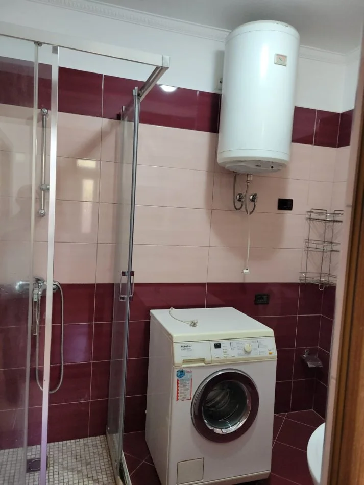 Tirane, jepet me qera Hyrje 1+1+Balkon ne Vile private Kati 3, 85 m² (Selite) 35.000 Leke/Muaj