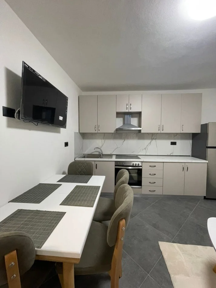 Tirane, jap me qera apartament 2+1+Ballkon Kati 2, 75 m² 600 € (afer rr Bardhyl)