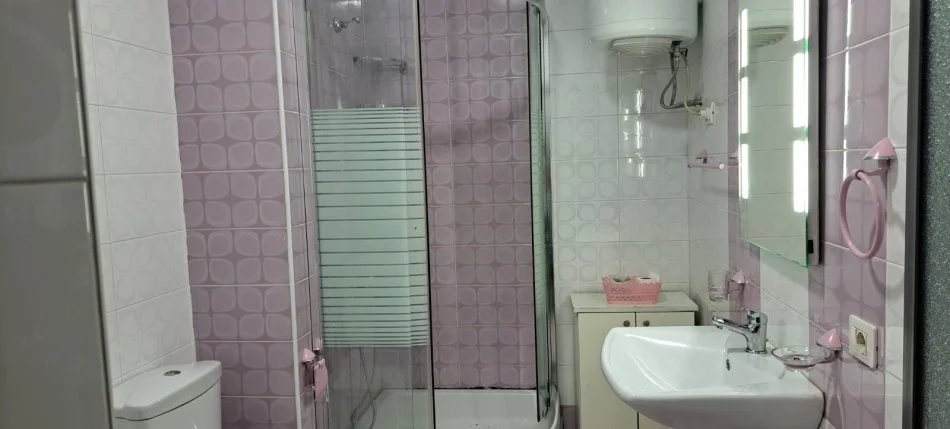 Tirane, jepet me qera apartament 2+1+Ballkon Kati 6, 85 m² 600 € (RRUGA MUZAKET, DON BOSKO)