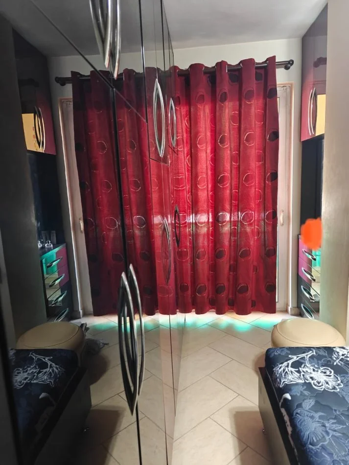 Tirane, jepet me qera apartament 2+1+Ballkon Kati 3, 98 m² 620 € (DON BOSKO, NGJITUR ME HOTEL FERRARI)