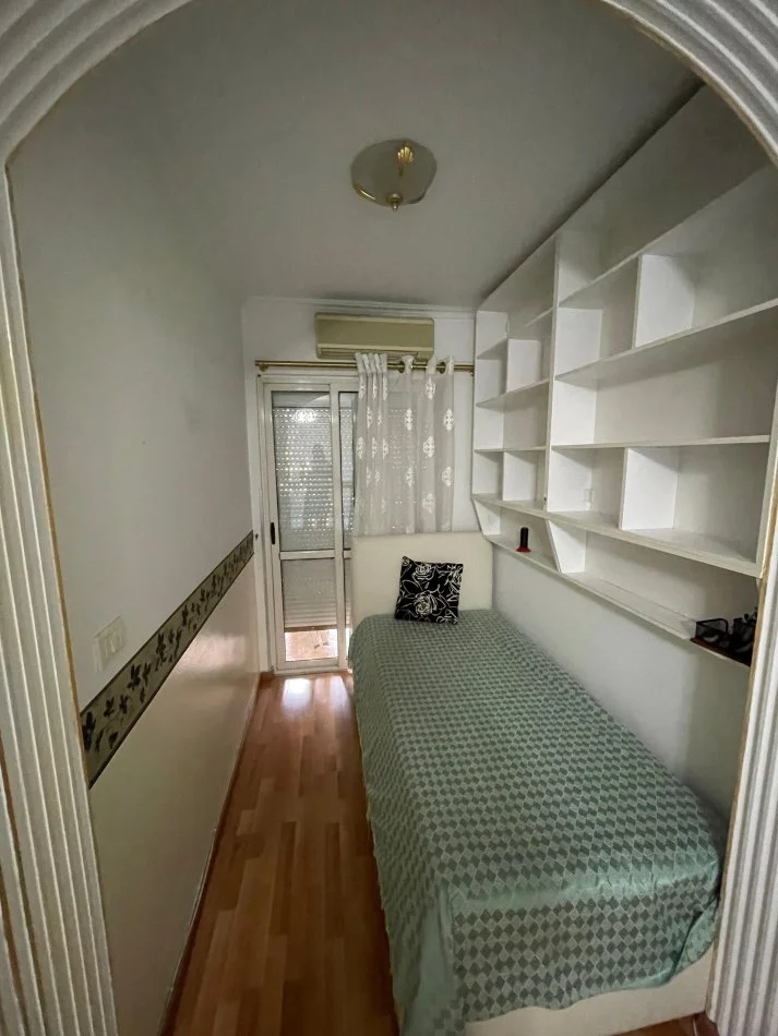 Tirane, jepet me qera apartament 2+1+Post Parkimi, Kati i 7, (Bllok, Rruga Nikolla Tupe) 1100€/muaj