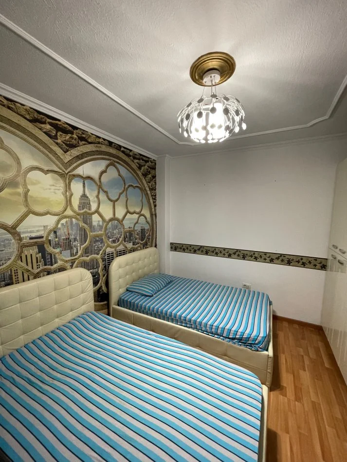 Tirane, jepet me qera apartament 2+1+Post Parkimi, Kati i 7, (Bllok, Rruga Nikolla Tupe) 1100€/muaj