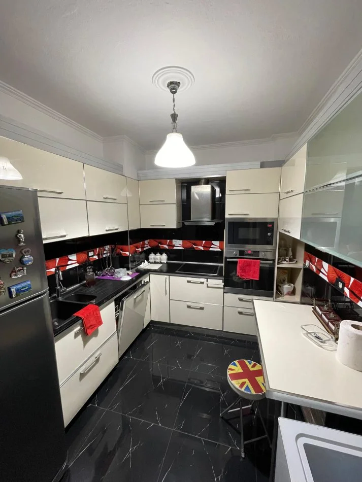 Tirane, jepet me qera apartament 2+1+Post Parkimi, Kati i 7, (Bllok, Rruga Nikolla Tupe) 1100€/muaj