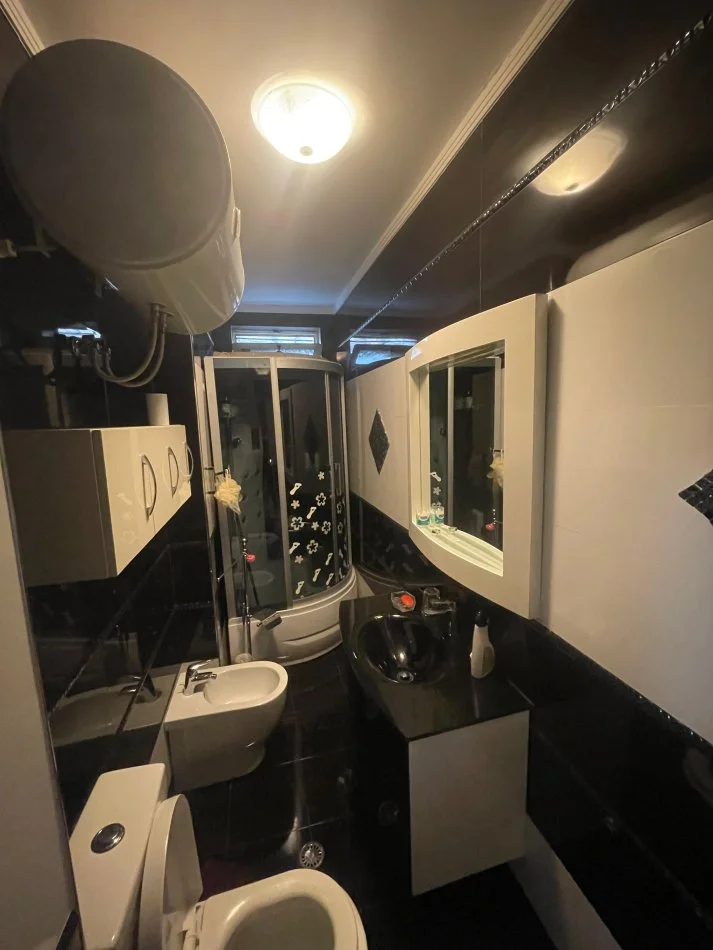 Tirane, jepet me qera apartament 2+1+Post Parkimi, Kati i 7, (Bllok, Rruga Nikolla Tupe) 1100€/muaj