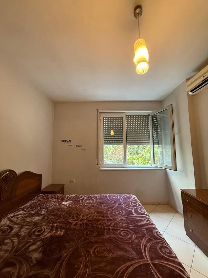 Tirane, jepet me qera apartament 2+1+Aneks+Ballkon Kati 1, 90 m² 600 € (RRUGA XHEMAL TAFAJ)