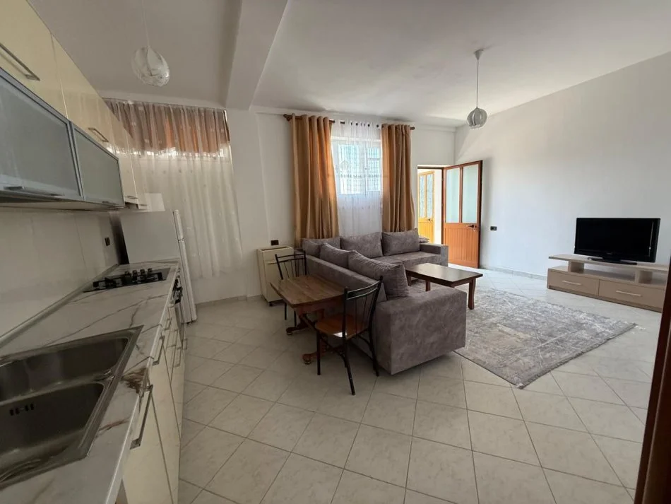 Tirane, jap me qera 1+1+Ballkon Kati 2, 500 € 