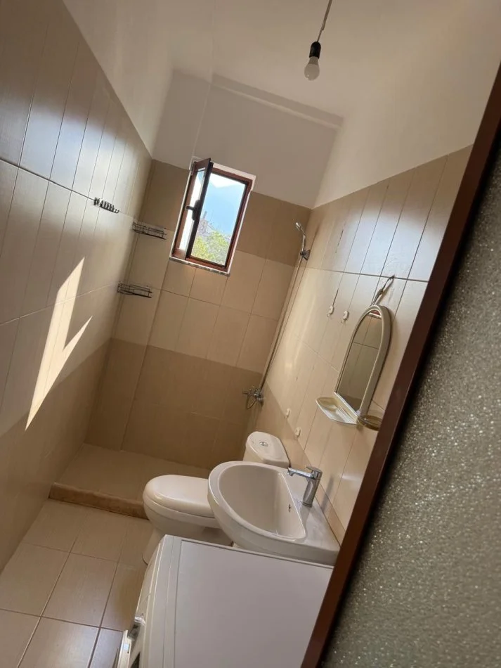 Tirane, jap me qera 1+1+Ballkon Kati 2, 500 € 