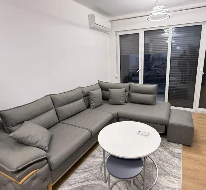 Tirane, jap me qera apartament 2+1+Ballkon Kati 4, 85 m² 650 € (XHAMLLIK)