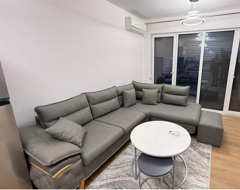 Tirane, jap me qera apartament 2+1+Ballkon Kati 4, 85 m² 650 € (xhanfize keko)