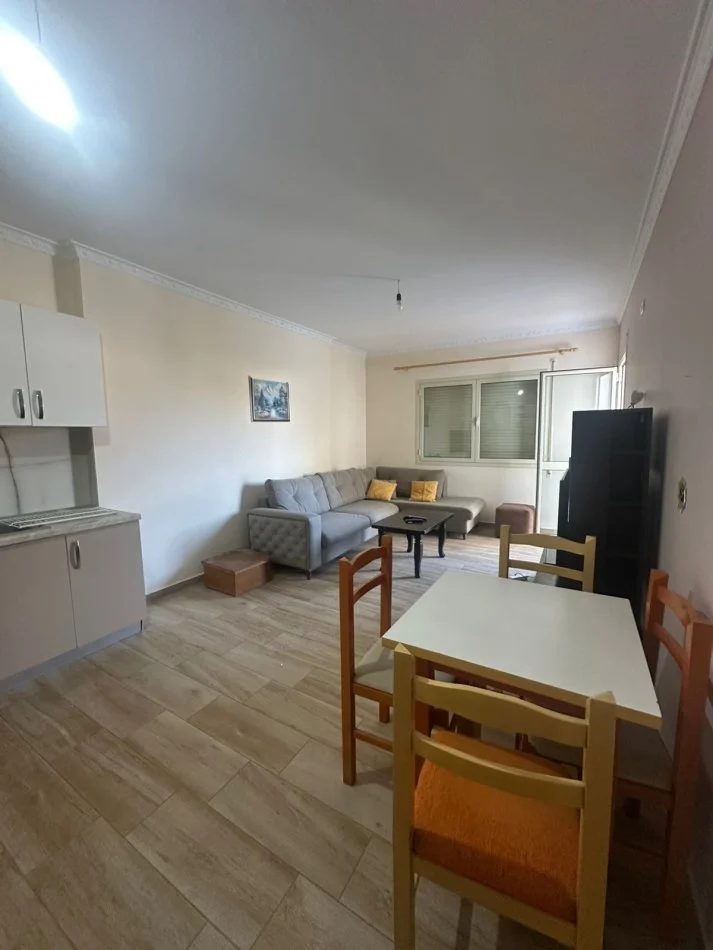 Durres, jepet me qera apartament 2+1+Ballkon Kati 4, 95 m² 300 € (QERA 2+1 MOBILUAR KATI 4 ME ASHENSOR 300EURO 0692039456)