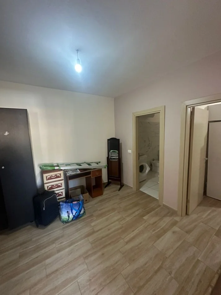 Durres, jepet me qera apartament 2+1+Ballkon Kati 4, 95 m² 300 € (QERA 2+1 MOBILUAR KATI 4 ME ASHENSOR 300EURO 0692039456)