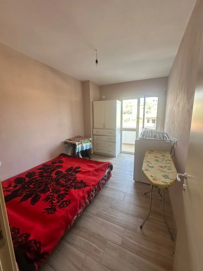 Durres, jepet me qera apartament 2+1+Ballkon Kati 4, 95 m² 300 € (QERA 2+1 MOBILUAR KATI 4 ME ASHENSOR 300EURO 0692039456)