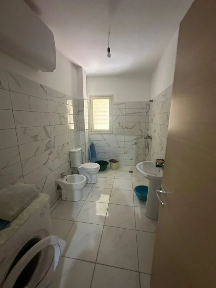 Durres, jepet me qera apartament 2+1+Ballkon Kati 4, 95 m² 300 € (QERA 2+1 MOBILUAR KATI 4 ME ASHENSOR 300EURO 0692039456)