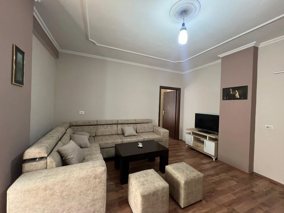 Tirane, jepet me qera apartament 2+1+Ballkon Kati 2, 115 m² 600 € (Don Bosko)