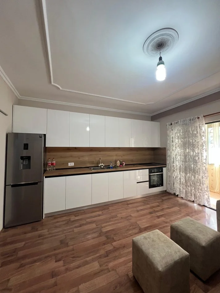 Tirane, jepet me qera apartament 2+1+Ballkon Kati 2, 115 m² 600 € (Don Bosko)