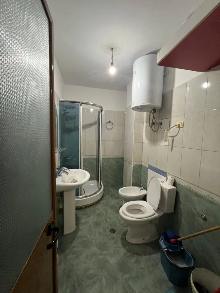 Tirane, jepet me qera apartament 2+1+Ballkon Kati 2, 115 m² 600 € (Don Bosko)