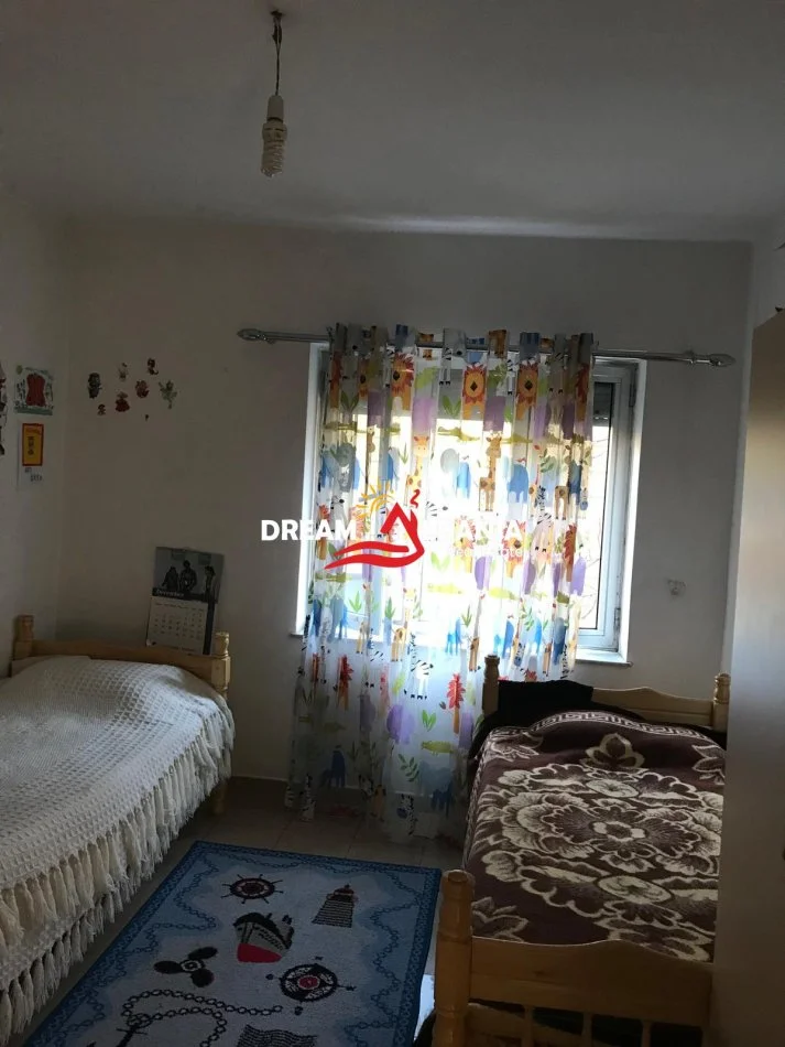 Tirane, jepet me qera apartament 2+1 Kati 3, 90 m² 600 € (ne Rrugen e Durresit, prane Bar Kafe Mullirit te Vjeter)