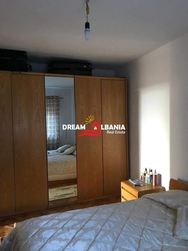 Tirane, jepet me qera apartament 2+1 Kati 3, 90 m² 600 € (ne Rrugen e Durresit, prane Bar Kafe Mullirit te Vjeter)