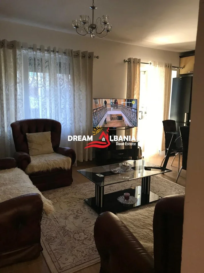 Tirane, jepet me qera apartament 2+1 Kati 3, 90 m² 600 € (ne Rrugen e Durresit, prane Bar Kafe Mullirit te Vjeter)