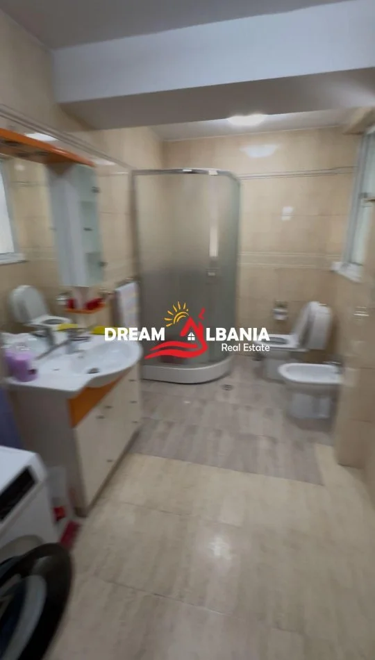 Tirane, jepet me qera apartament 2+1 , 100 m² 550 € (ne Rr e Dibres, prane Medreses)