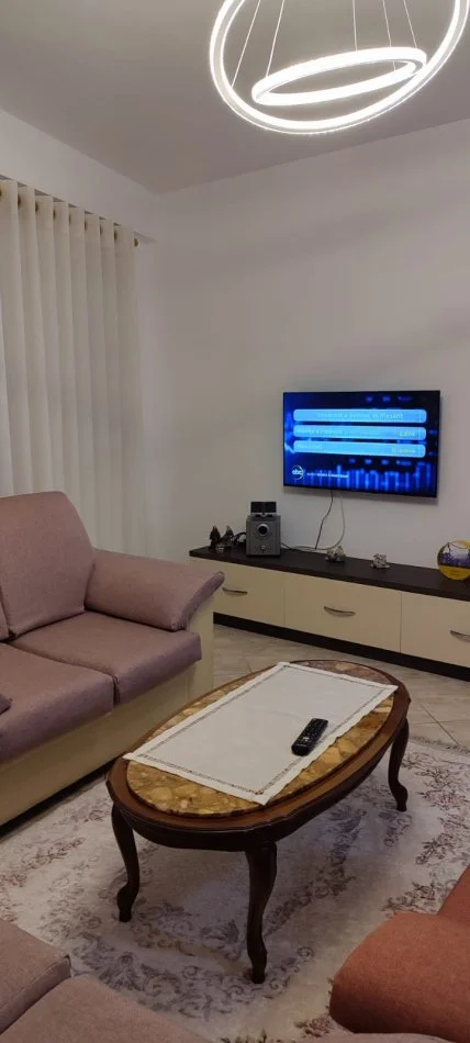 Tirane, jepet me qera apartament 1+1+Ballkon Kati 2, 60 m² 490 € (rruga ndre mjeda)