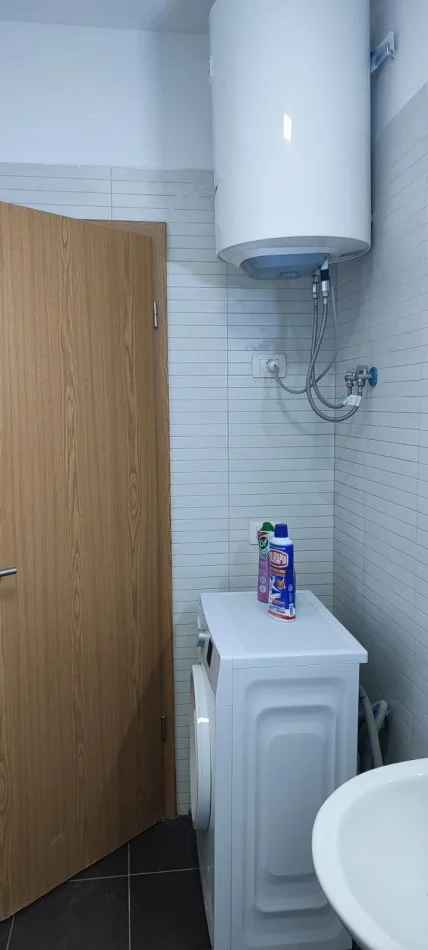 Tirane, jepet me qera apartament 1+1+Ballkon Kati 2, 60 m² 490 € (rruga ndre mjeda)