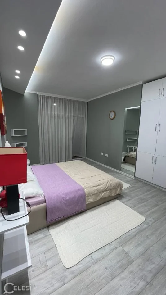 Tirane, jepet me qera apartament 1+1+Ballkon Kati 3, 72 m² 650 € (Rruga Komuna e Parisit, Kompleksi Kika 1)