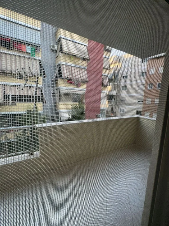 Tirane, jepet me qera 2+1+Ballkon Kati 2, 120 m² 400 € (rruga freskut)