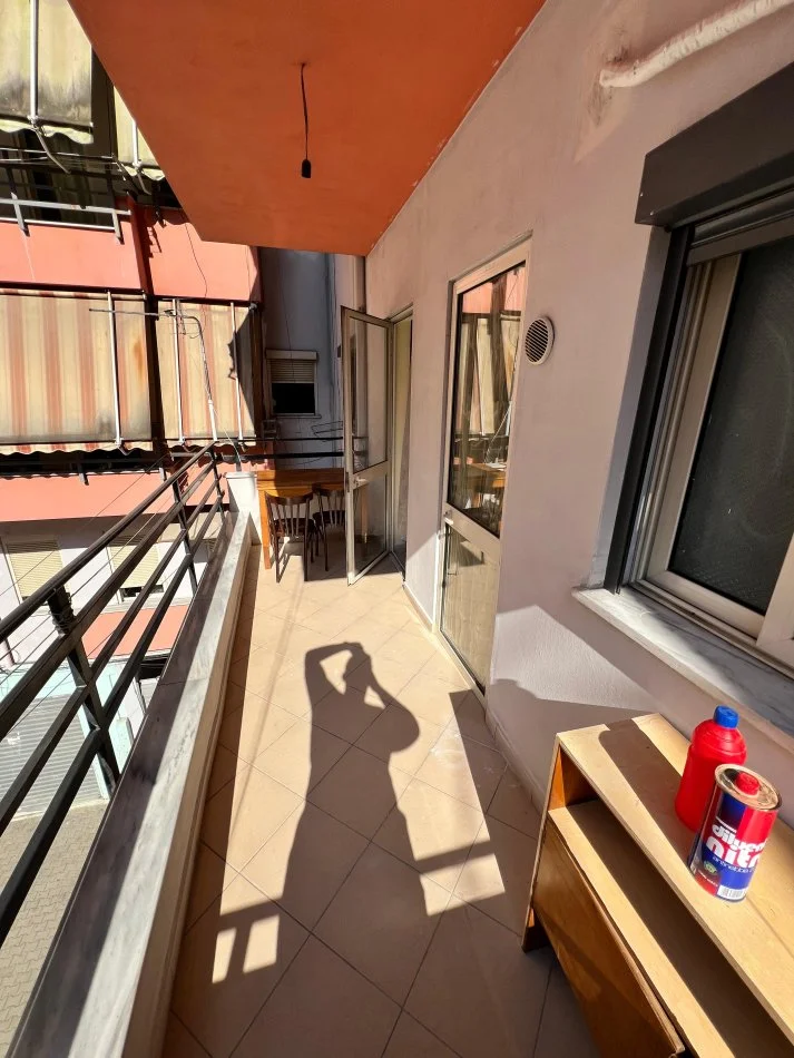 Tirane, jepet me qera apartament 1+1 Kati 3, 450 € 