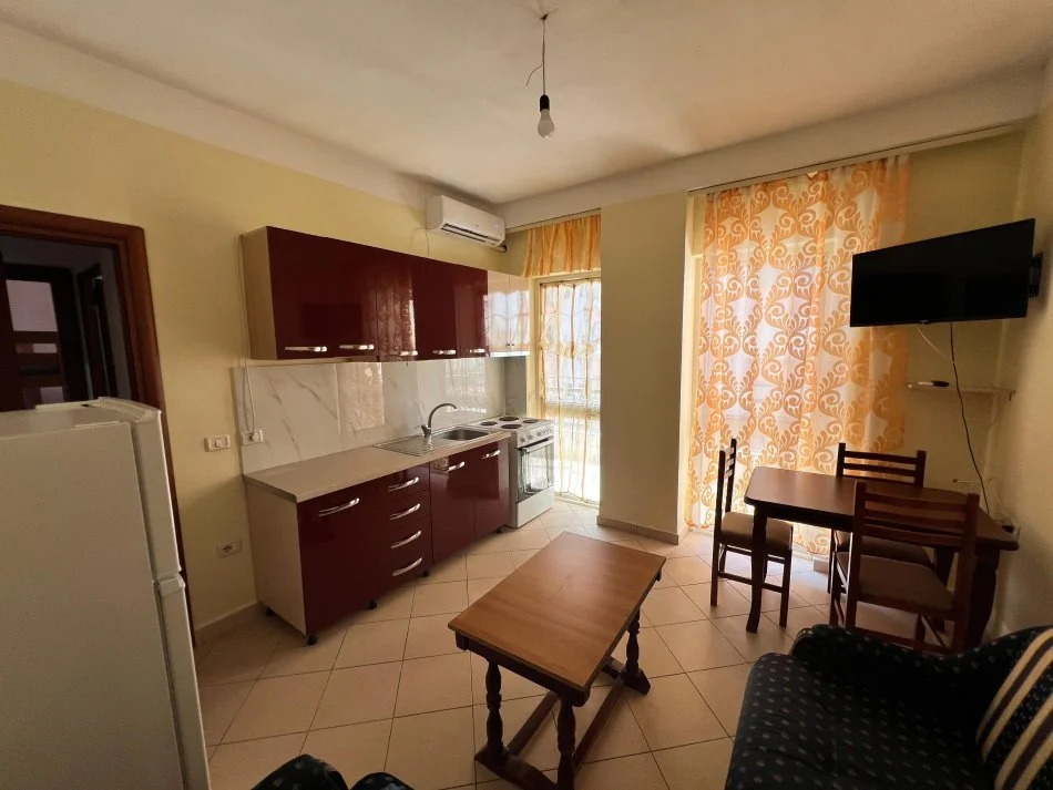 Tirane, jepet me qera apartament 1+1 Kati 3, 450 € 
