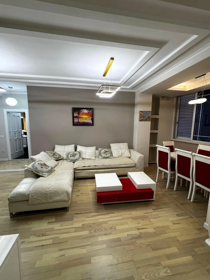 Tirane, shitet apartament 1+1 Kati 2, 76 m² 140.000 € (Kodra e Diellit, prane Eleonores)
