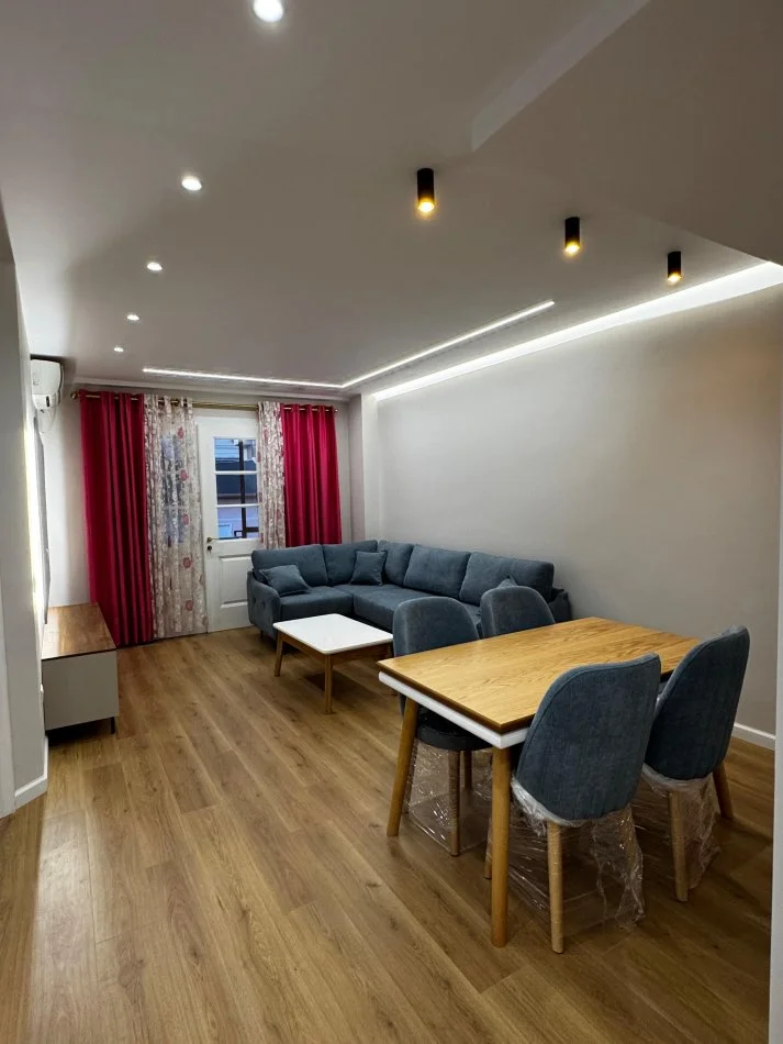Tirane, shitet apartament 1+1+Ballkon Kati 2, 76 m² 140.000 € (Kodra e Diellit, prane Eleonores)
