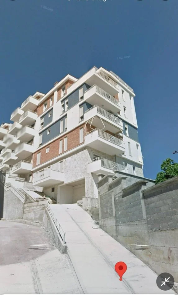 Tirane, jepet me qera apartament 3+1+Ballkon Kati 4, 138 m² 1.800 € (RRUGA ALLA, LIQENI)