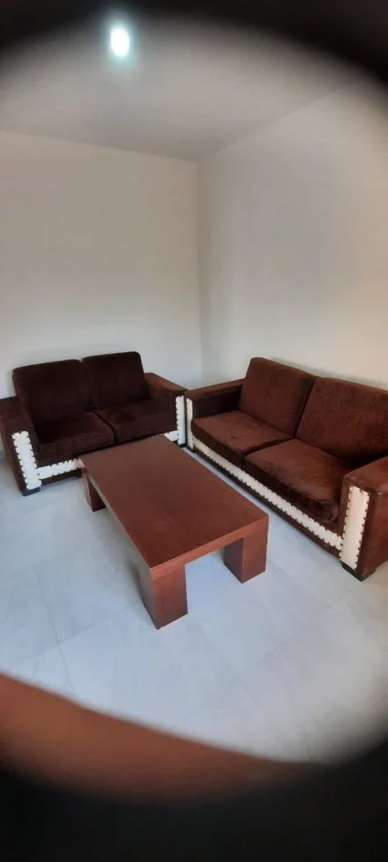 Durres, jepet me qera apartament 2+1 Kati 1, 100 m² 300 € lagja 17, prane Burgut