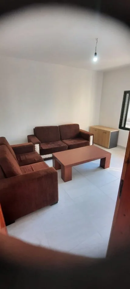 Durres, jepet me qera apartament 2+1 Kati 1, 100 m² 300 € lagja 17, prane Burgut