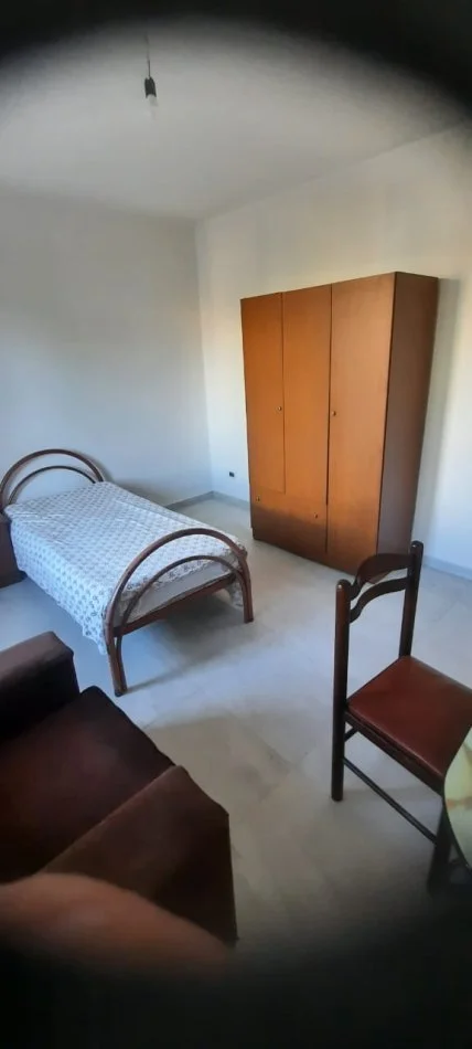 Durres, jepet me qera apartament 2+1 Kati 1, 100 m² 300 € lagja 17, prane Burgut