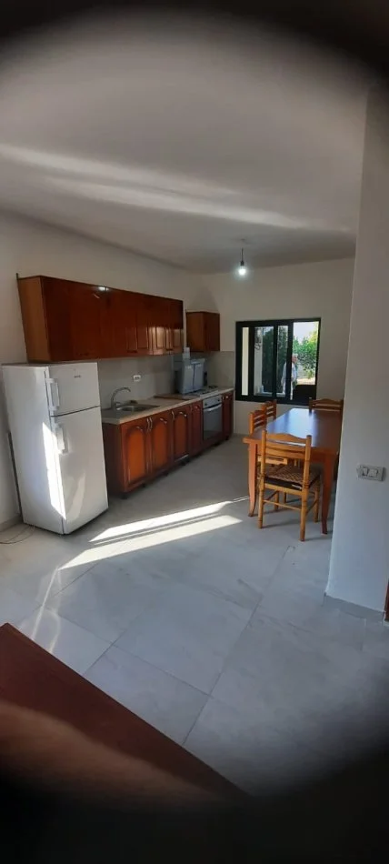 Durres, jepet me qera apartament 2+1 Kati 1, 100 m² 300 € lagja 17, prane Burgut
