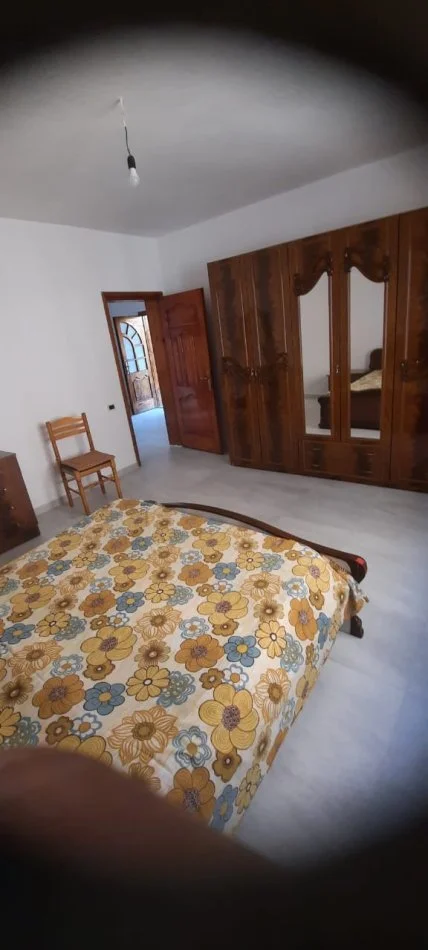 Durres, jepet me qera apartament 2+1 Kati 1, 100 m² 300 € lagja 17, prane Burgut