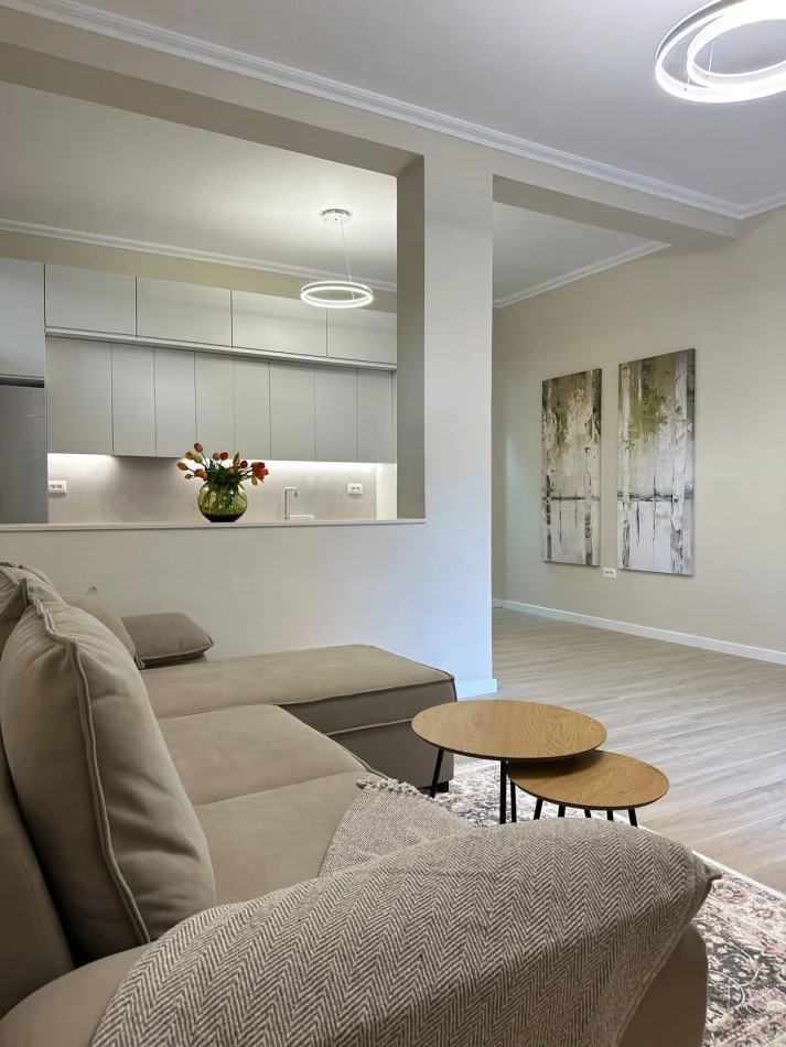 Tirane, jap me qera apartament 1+1+Ballkon Kati 1, 60 m² 560 € (afer oxhakut)