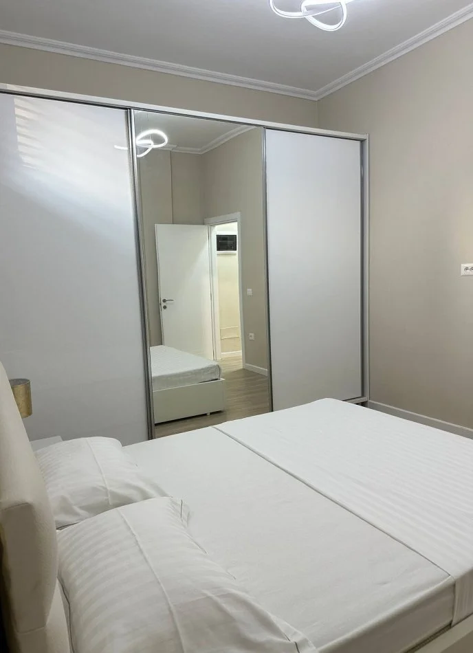 Tirane, jap me qera apartament 1+1+Ballkon Kati 1, 60 m² 560 € (afer oxhakut)