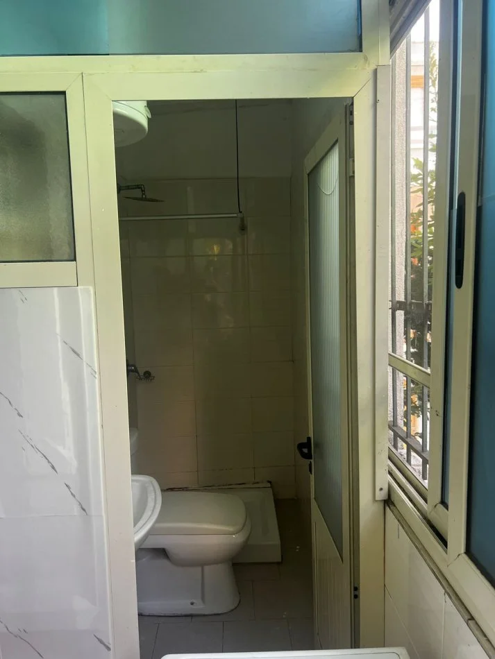 Tirane, jepet me qera Vile 1+1+Ballkon Kati 2, 45 m² 450 € (RRUGA JORGJIA TRUJA, QYTETI STUDENTI)