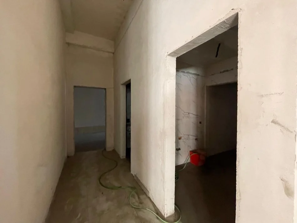 Tirane, jepet me qera ambjent biznesi Kati 0, 1.000 m² (Komuna e Parisit)