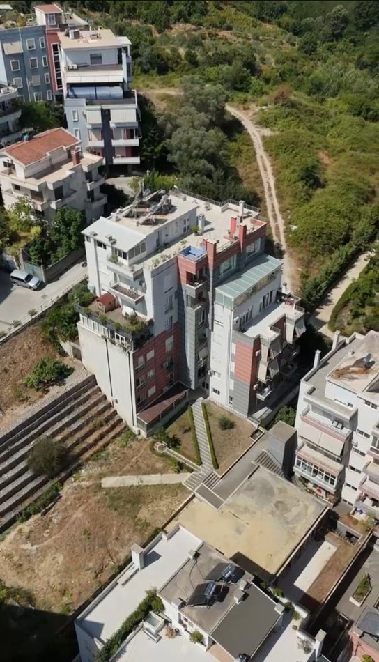 Tirane, shitet apartament 2+1+Ballkon Kati 1, 93 m² 129.000 € (Kopshti Botanik)