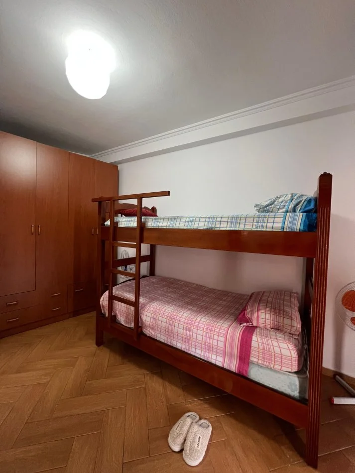 Tirane, jepet me qera apartament 2+1+Ballkon Kati 9, 112 m² 650 € (Rruga e Barrikadave)
