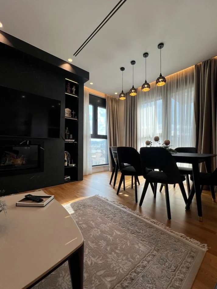 Tirane, jepet me qera apartament 2+1+Ballkon Kati 11, 160 m² 2.000 € (Rruga e Kosovareve)