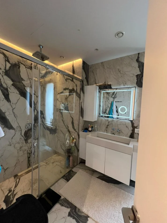 Tirane, jepet me qera apartament 2+1+Ballkon Kati 11, 160 m² 2.000 € (Rruga e Kosovareve)