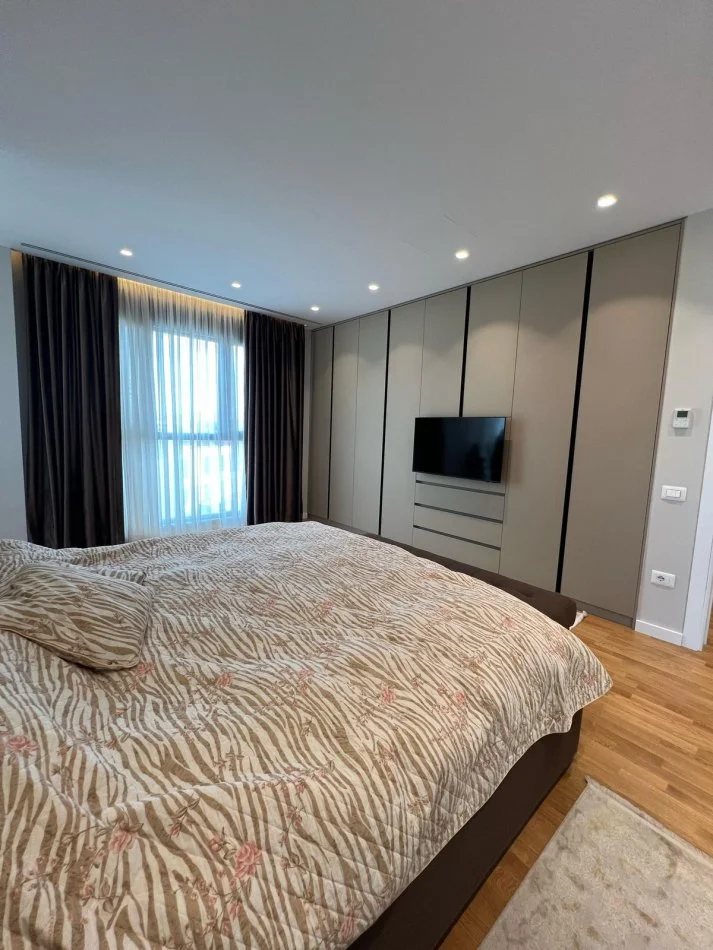Tirane, jepet me qera apartament 2+1+Ballkon Kati 11, 160 m² 2.000 € (Rruga e Kosovareve)